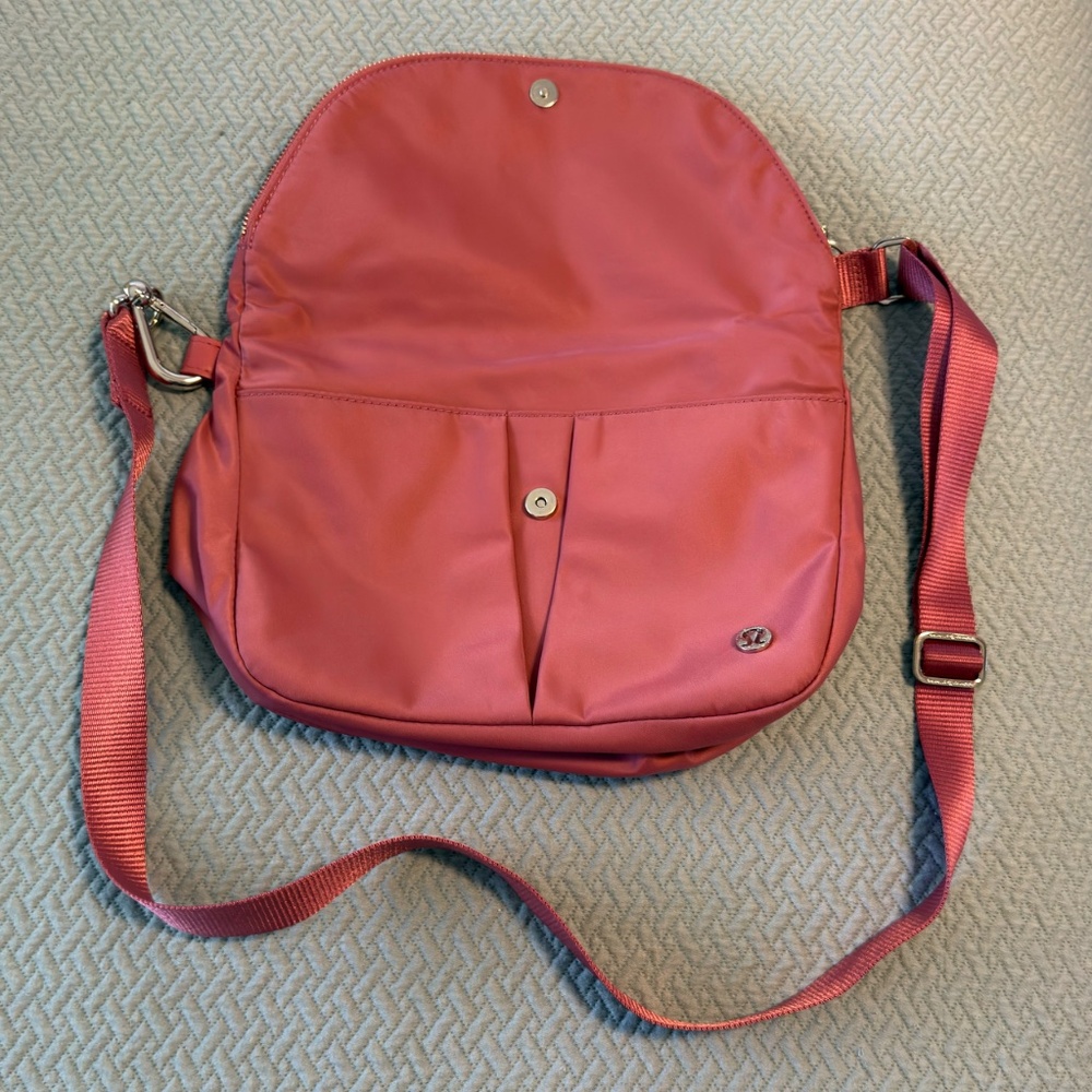 LULULEMON All Night Festival Bag 5L Cherry Tint - Picture 6 of 15